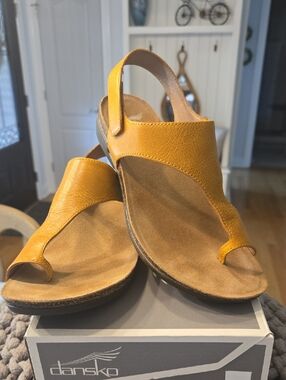 Dansko Reece Waxy Burnished Sandals